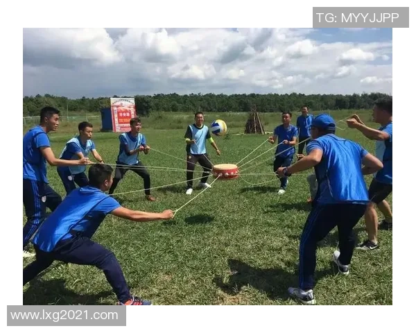 广州足球队耐力解析:从体能训练到比赛表现的全面探讨 广州足球队耐力解析:从体能训练到比赛表现的全面探讨