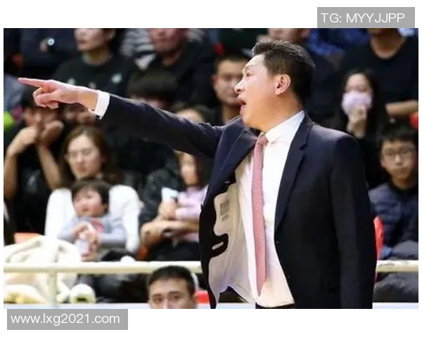 成都篮球队以54分领跑大师赛积分榜展现强劲实力