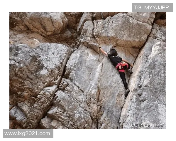 攀岩新手必看：全面解析攀岩技巧与安全意识的入门指南